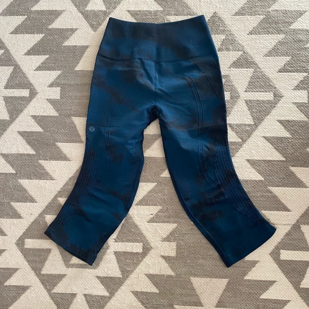 •Lululemon Wunder Under High Rise Crop•